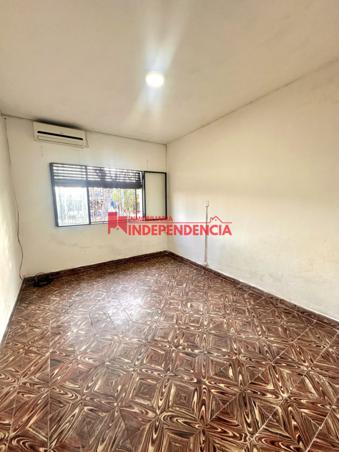 Casa ID.320 - Casa en alquiler con fondo y garaje