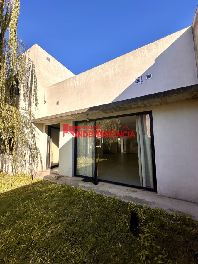 Casa ID.317 - Casa chalet mas estudio profesional en el centro de Paysandu en alquiler