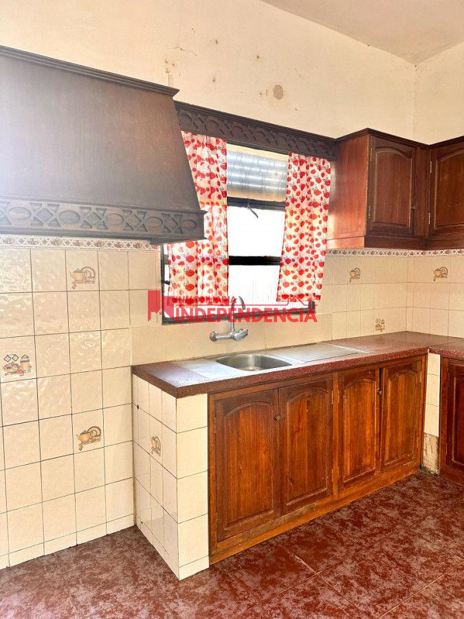 Casa ID.320 - Casa en alquiler con fondo y garaje