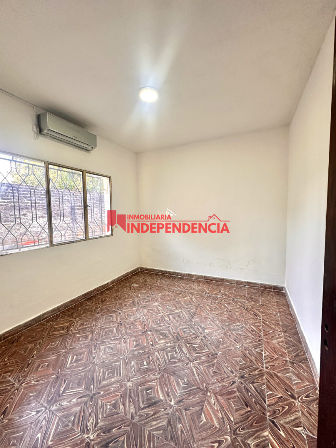 Casa ID.320 - Casa en alquiler con fondo y garaje