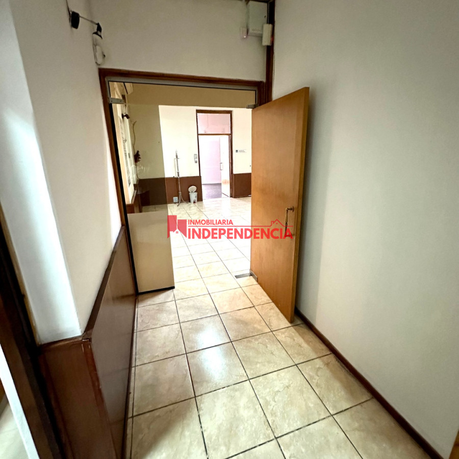 Casa ID.189 - En Venta propiedad con espacio versatil en Esquina Estrategica