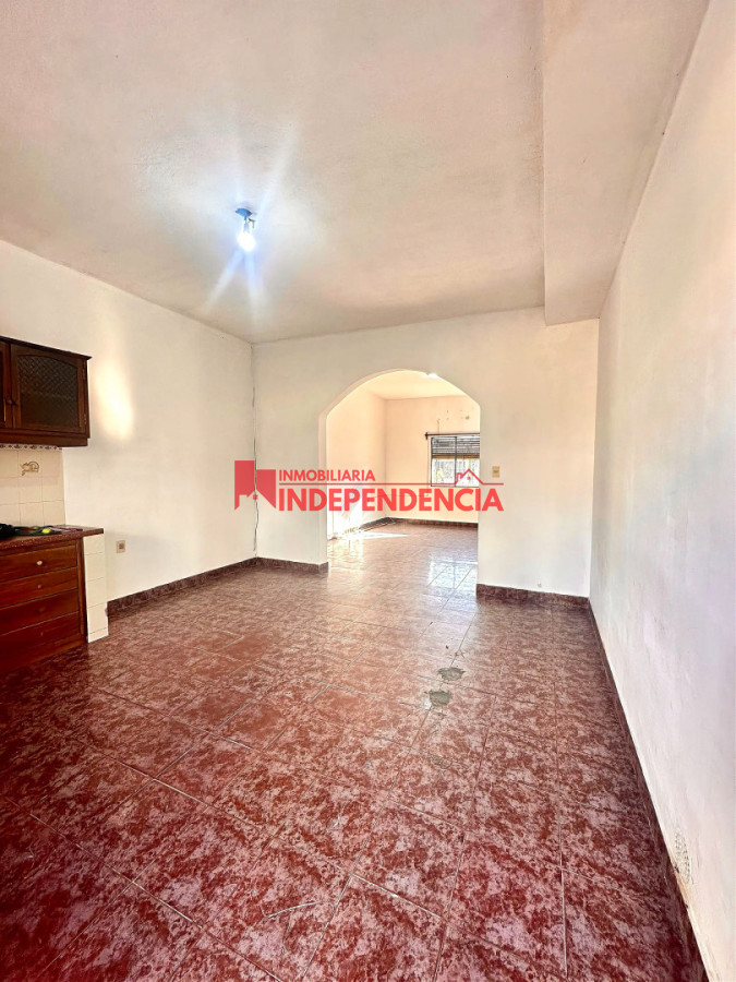 Casa ID.320 - Casa en alquiler con fondo y garaje