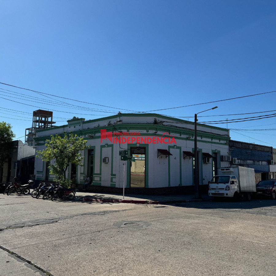 Casa ID.189 - En Venta propiedad con espacio versatil en Esquina Estrategica