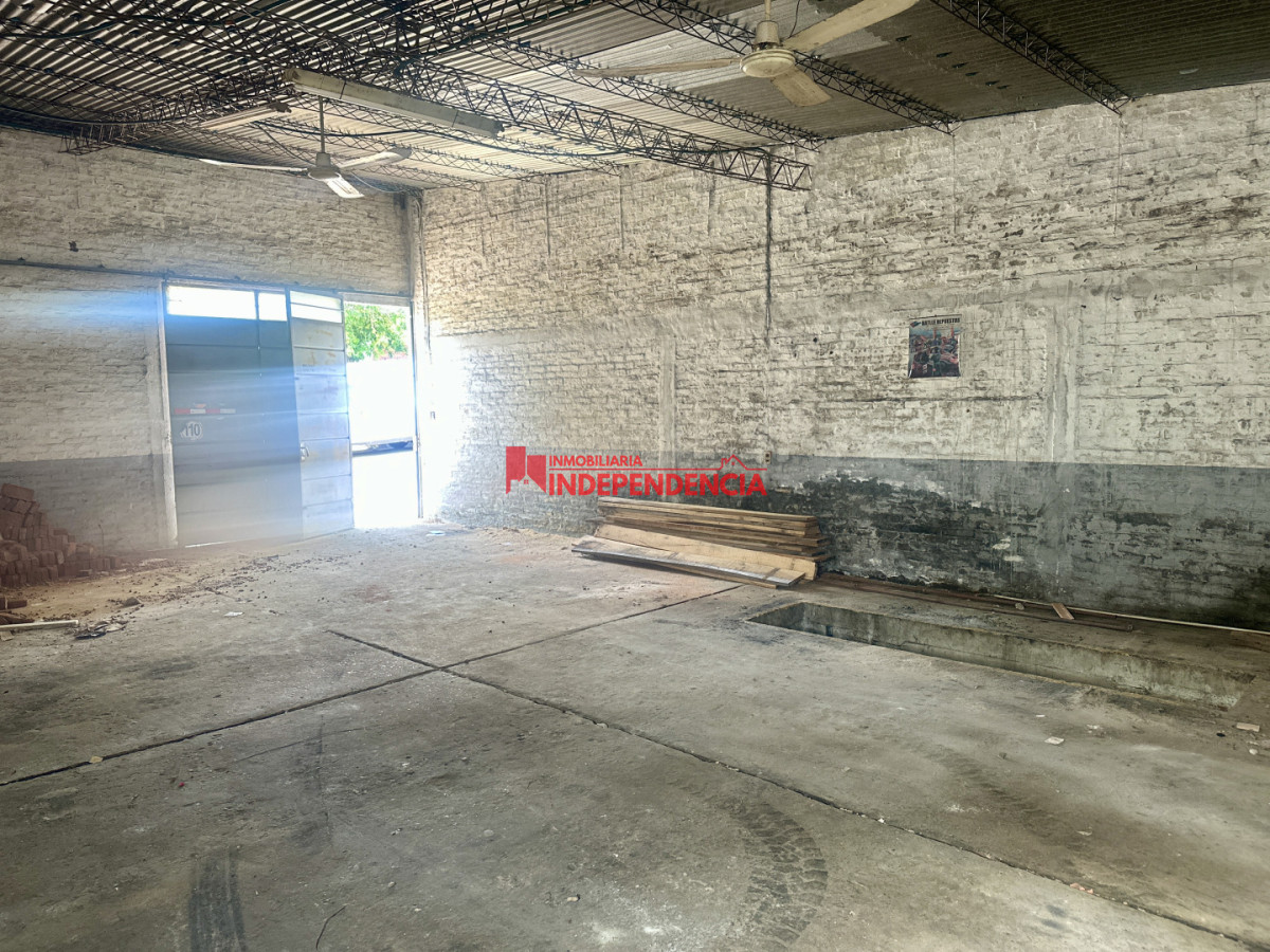 Galpón ID.265 - En alquiler Galpon de 84m2 en Esquina