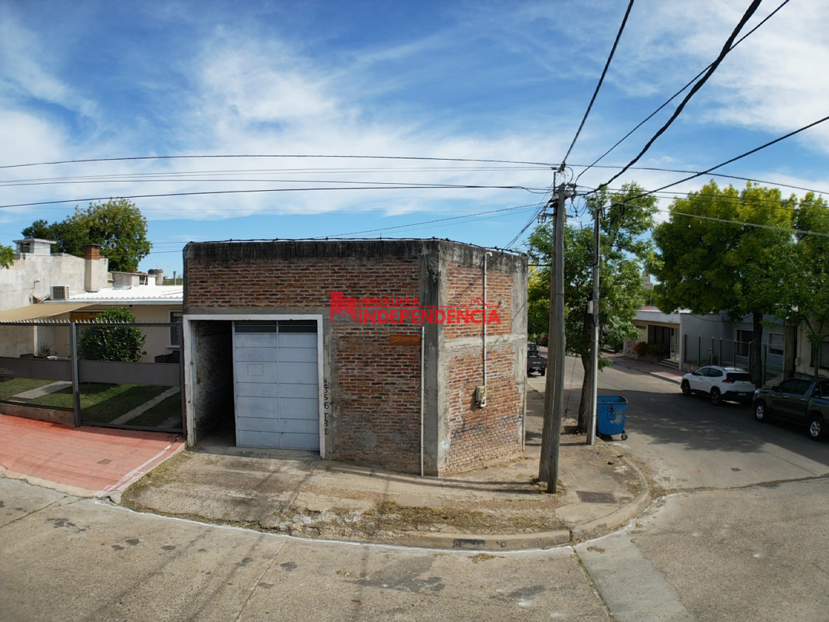 Galpón ID.265 - En alquiler Galpon de 84m2 en Esquina