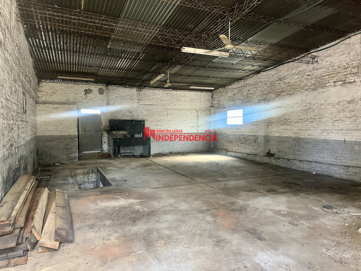 Galpón ID.265 - En alquiler Galpon de 84m2 en Esquina