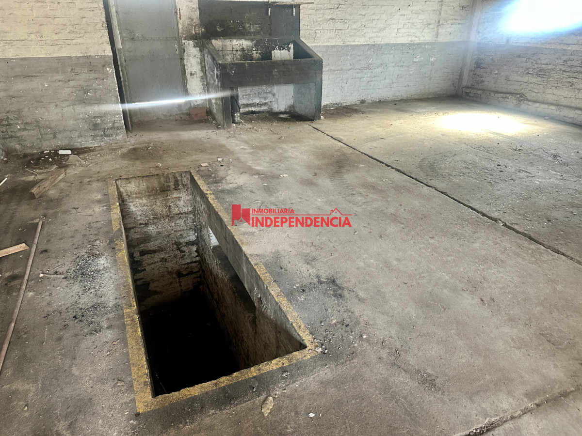 Galpón ID.265 - En alquiler Galpon de 84m2 en Esquina