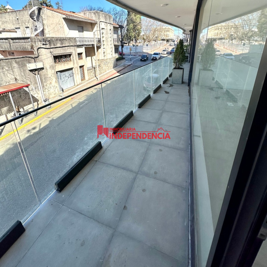 Oficina ID.160 - Oficina de 28 m² en Torre de la Defensa con balcón hacia Zorrilla de San Martín