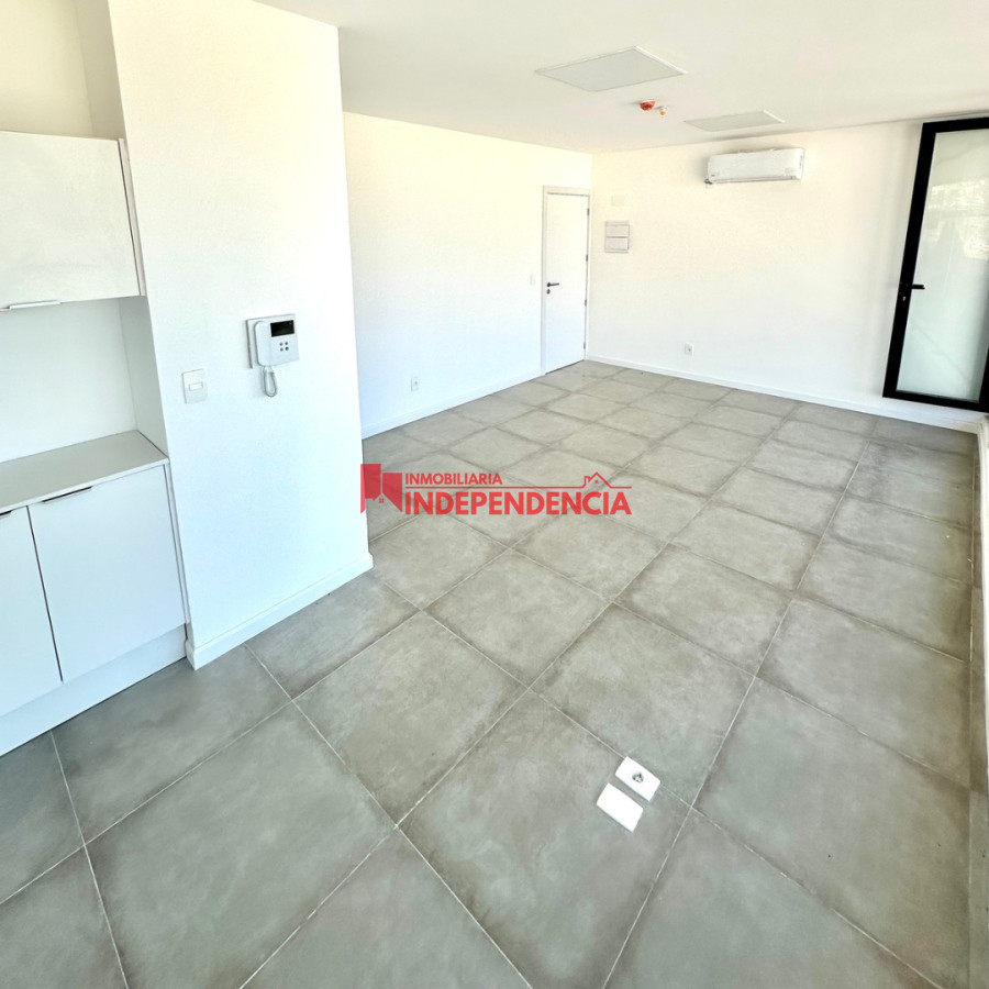 Oficina ID.160 - Oficina de 28 m² en Torre de la Defensa con balcón hacia Zorrilla de San Martín