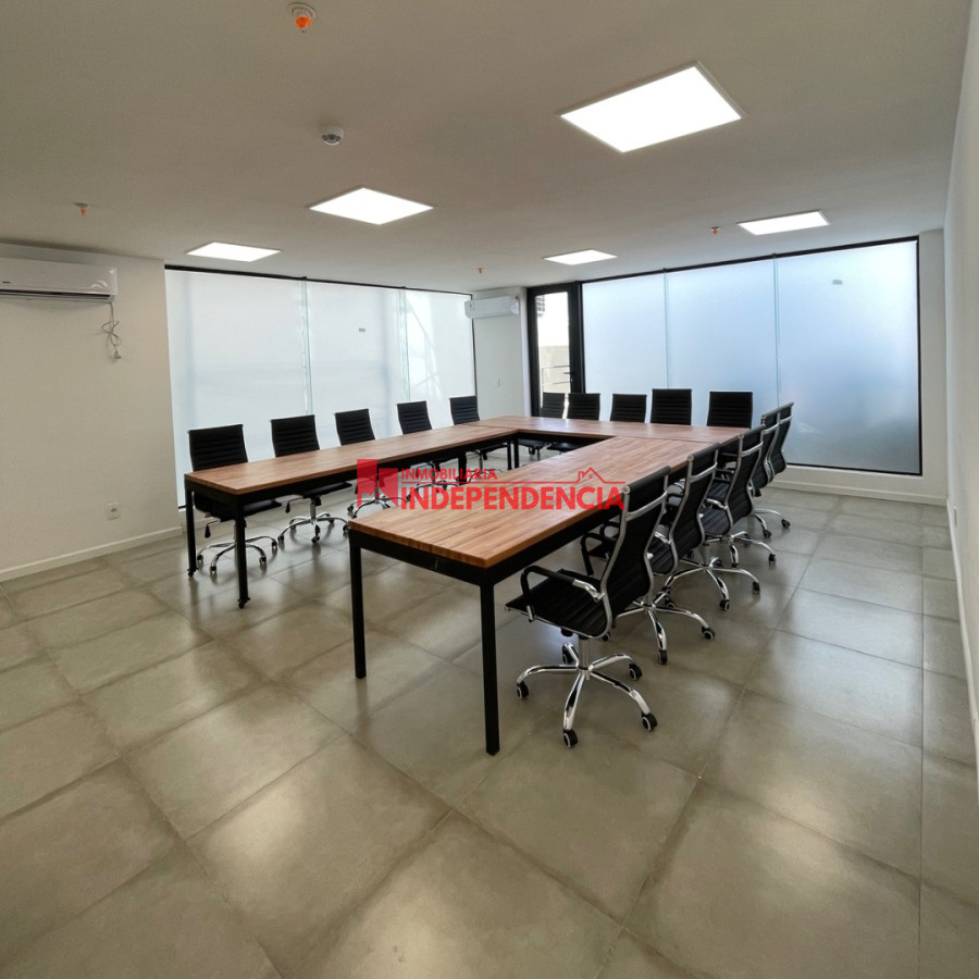 Oficina ID.160 - Oficina de 28 m² en Torre de la Defensa con balcón hacia Zorrilla de San Martín