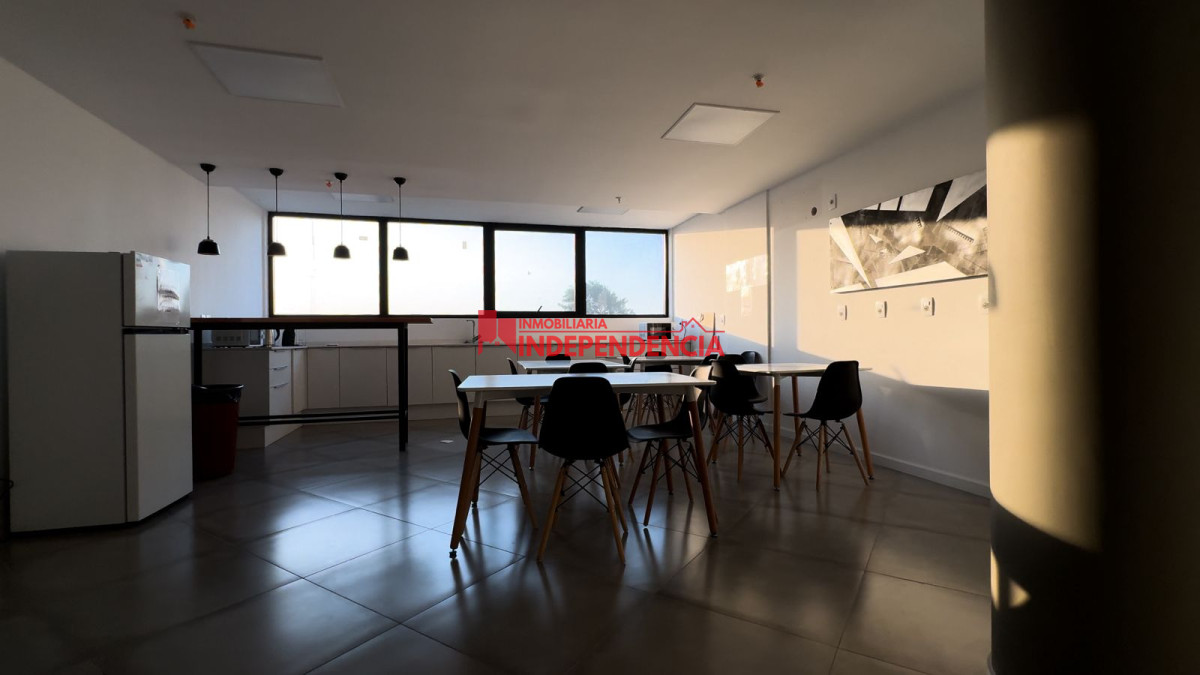 Oficina ID.160 - Oficina de 28 m² en Torre de la Defensa con balcón hacia Zorrilla de San Martín