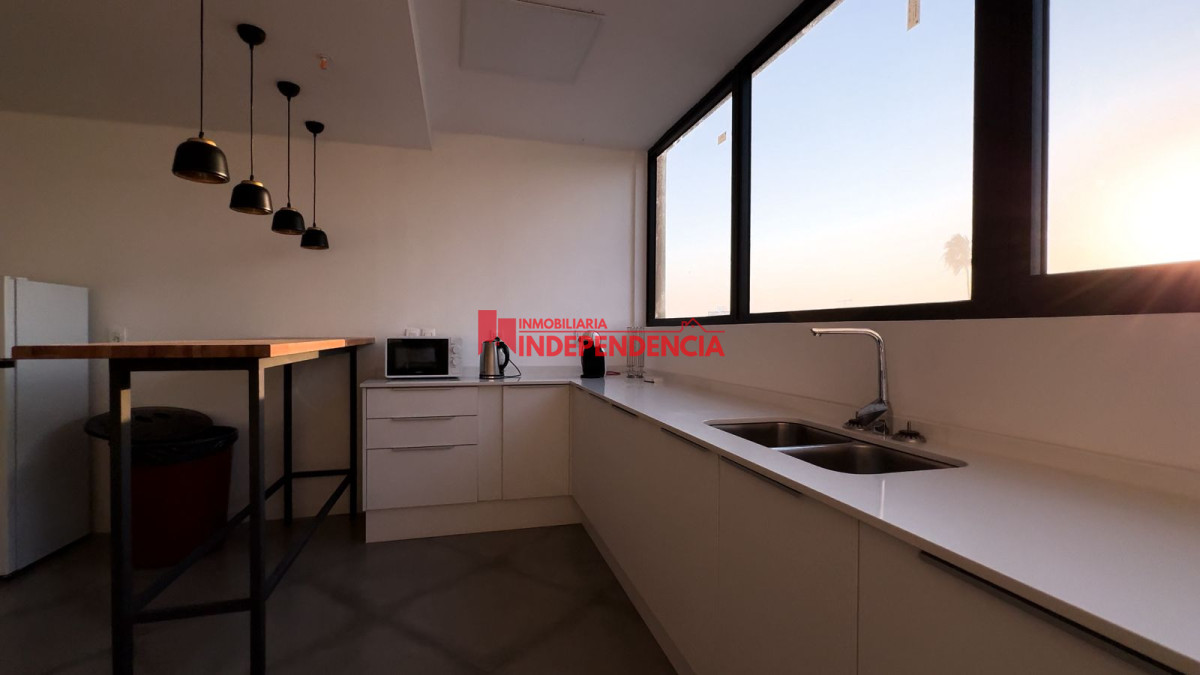 Oficina ID.160 - Oficina de 28 m² en Torre de la Defensa con balcón hacia Zorrilla de San Martín
