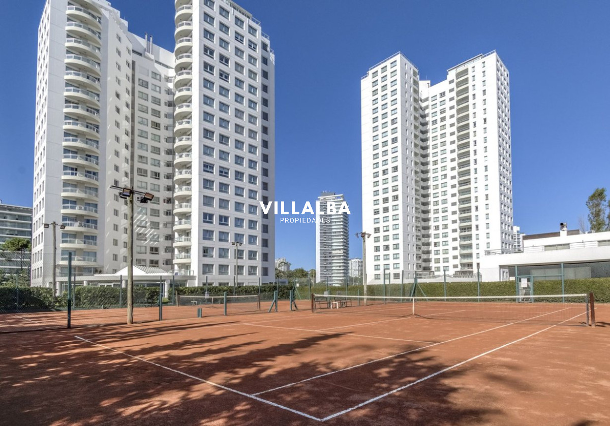 Apartamento ID.4213 - Apartamento en venta 2 dormitorios Aidy Grill Punta del Este Ocean Drive piso alto vista al mar