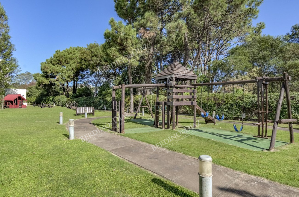 Apartamento ID.3026 - Apartamento en venta 2 dormitorios Aidy Grill Punta del Este Ocean Drive piso alto vista al mar
