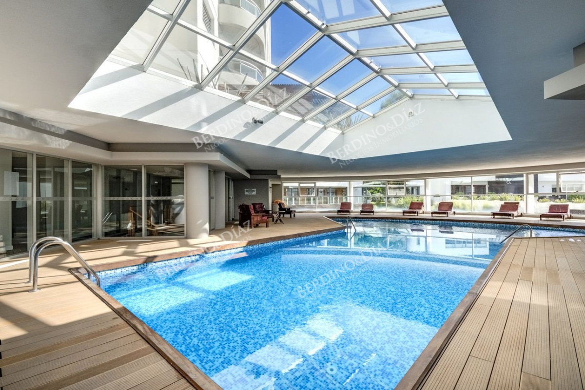 Apartamento ID.3026 - Apartamento en venta 2 dormitorios Aidy Grill Punta del Este Ocean Drive piso alto vista al mar