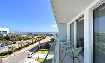 Oportunidad 1 dormitorio mdoerno frente al mar con garage Playa Mansa Punta del Este