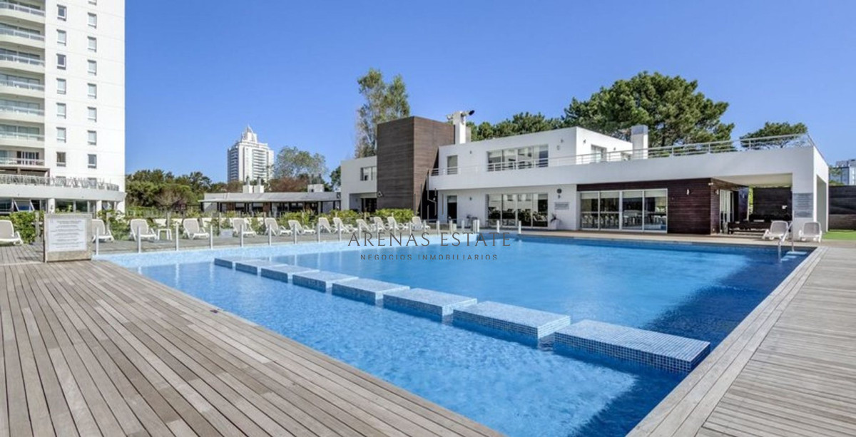 Apartamento ID.4793 - Apartamento en venta 2 dormitorios Aidy Grill Punta del Este Ocean Drive piso alto vista al mar