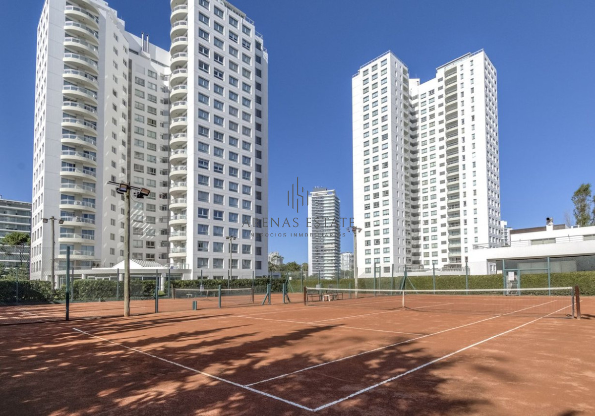 Apartamento ID.4793 - Apartamento en venta 2 dormitorios Aidy Grill Punta del Este Ocean Drive piso alto vista al mar