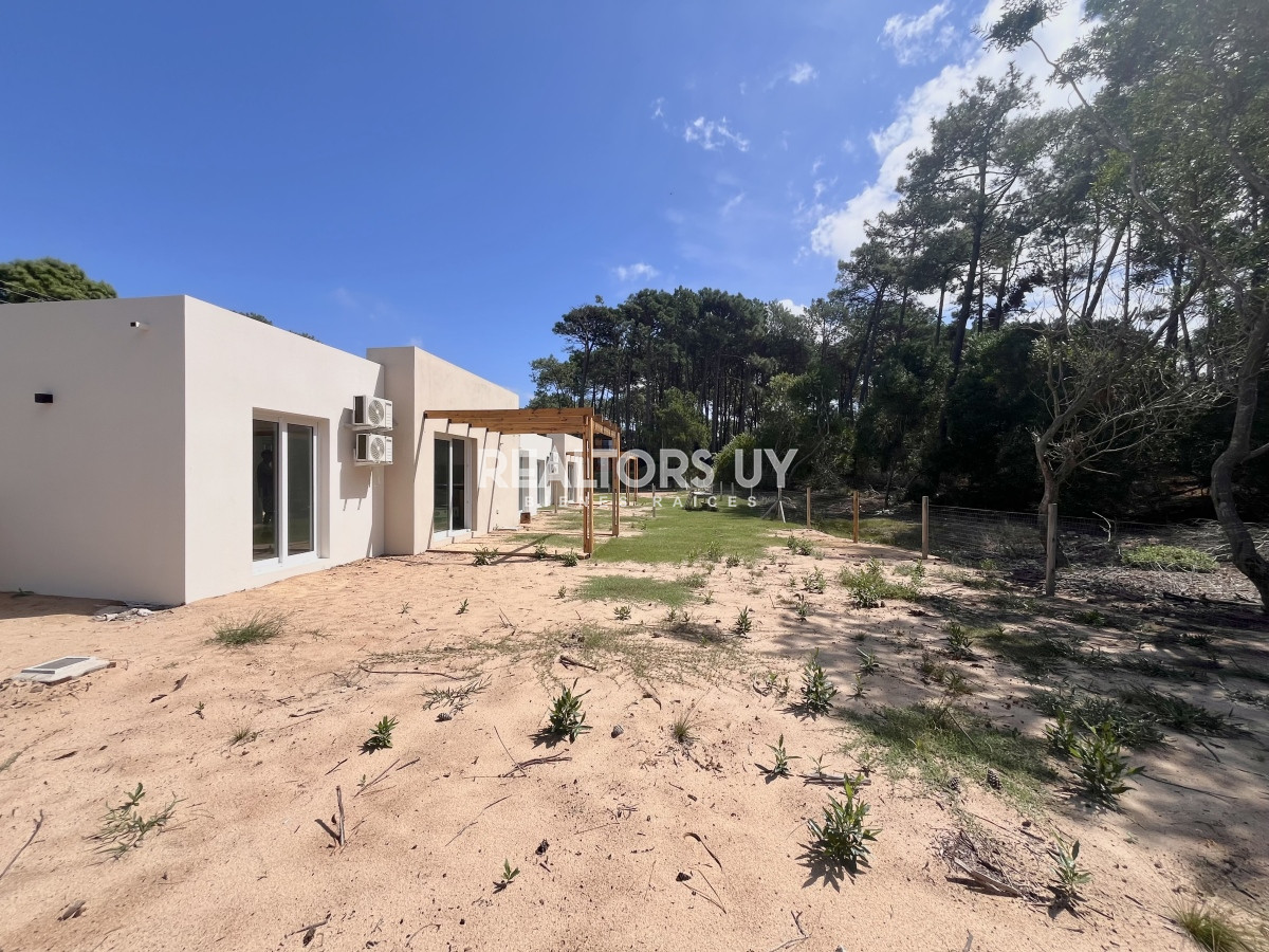 Casa ID.18 - Casas en venta en Chihuahua, Punta Ballena, a pasos del mar.