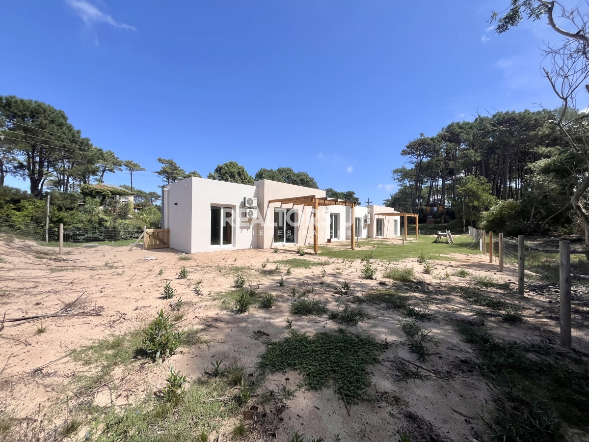 Casa ID.18 - Casas en venta en Chihuahua, Punta Ballena, a pasos del mar.