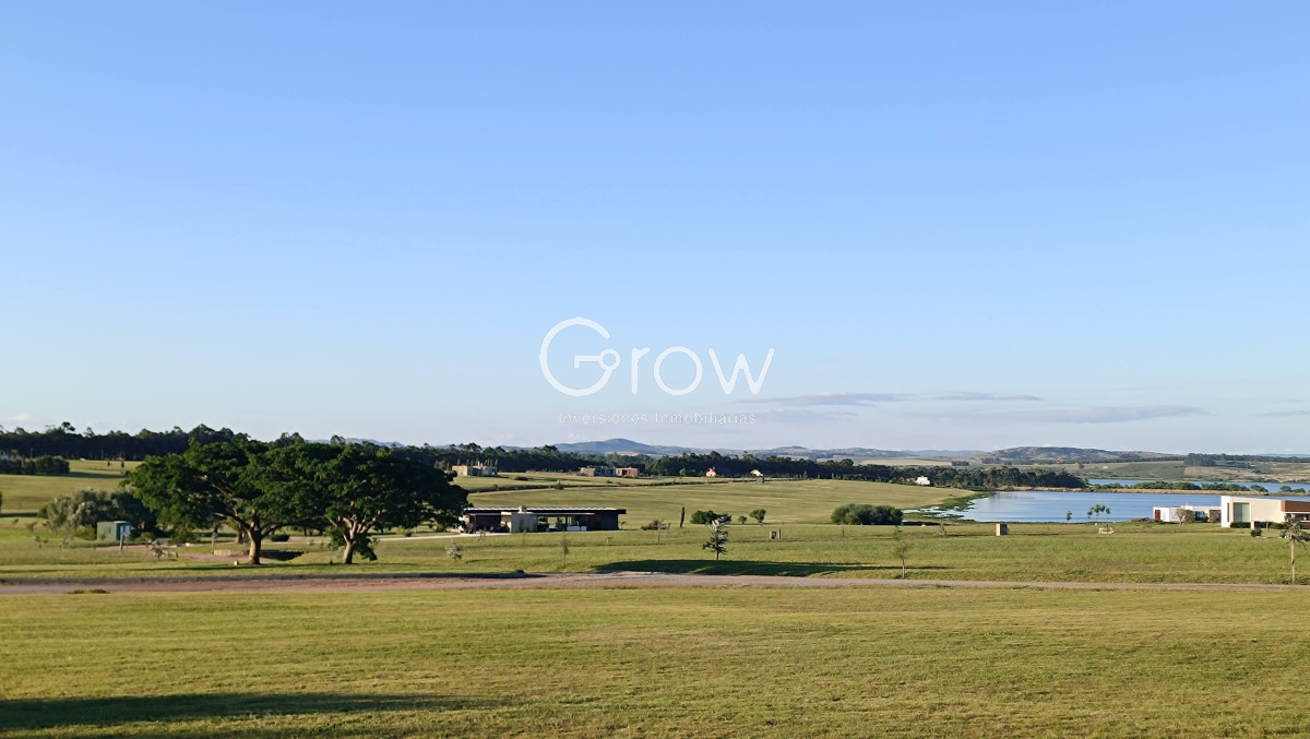 Terreno ID.2525 - Terreno en venta en Laguna de los Cisnes Barrio Privado Punta del Este