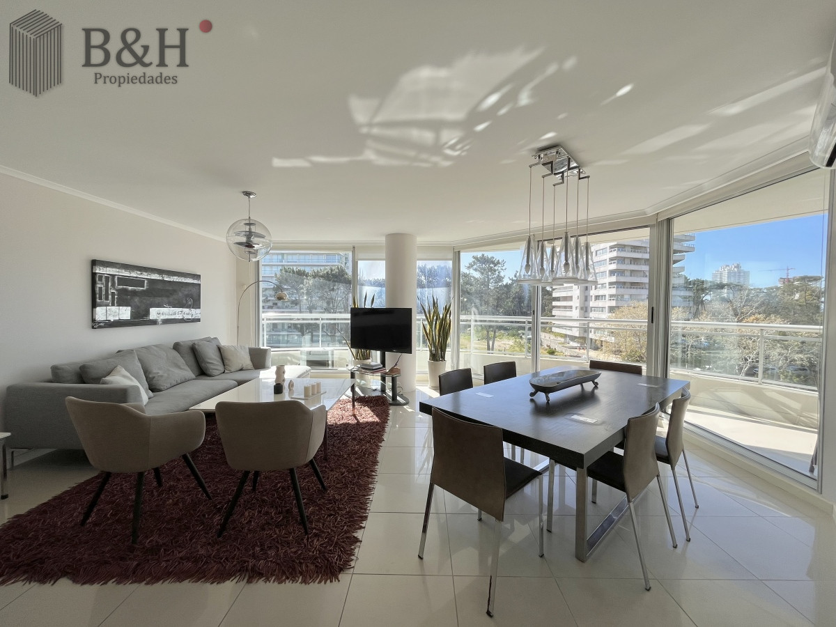 Apartamento ID.6759 - Apartamento alquiler anual Punta del este 3 dormitorios más dependencia Aidy grill