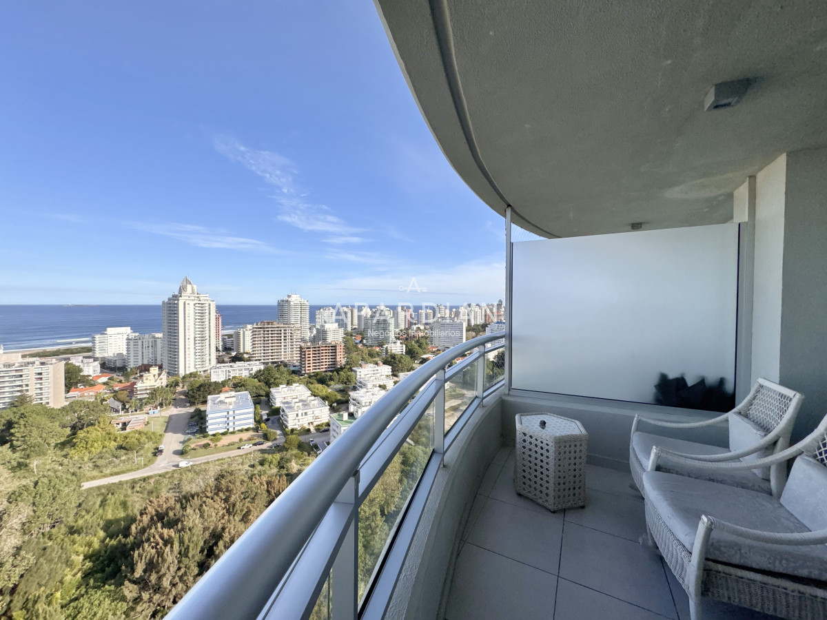 Apartamento ID.21099174 - Apartamento en venta 2 dormitorios Aidy Grill Punta del Este Ocean Drive piso alto vista al mar