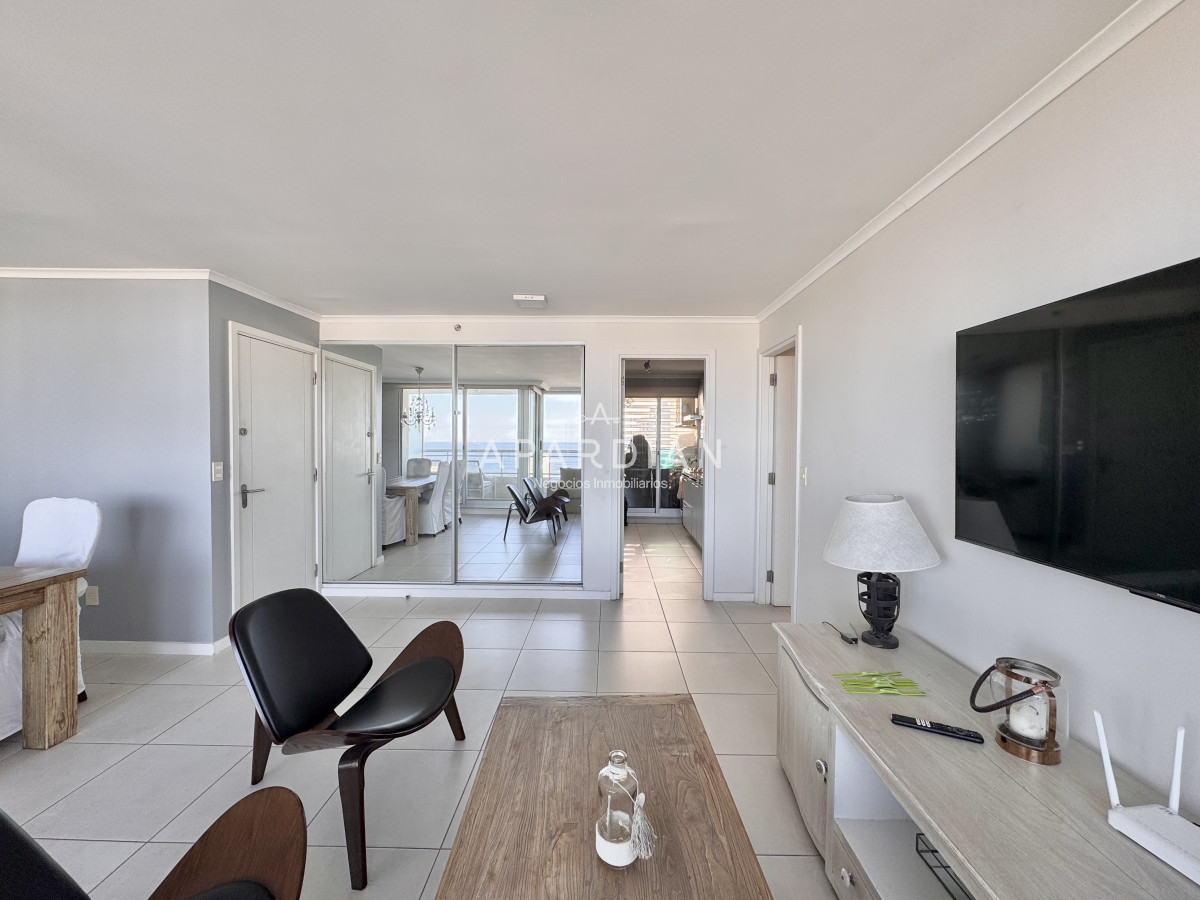 Apartamento ID.21099174 - Apartamento en venta 2 dormitorios Aidy Grill Punta del Este Ocean Drive piso alto vista al mar