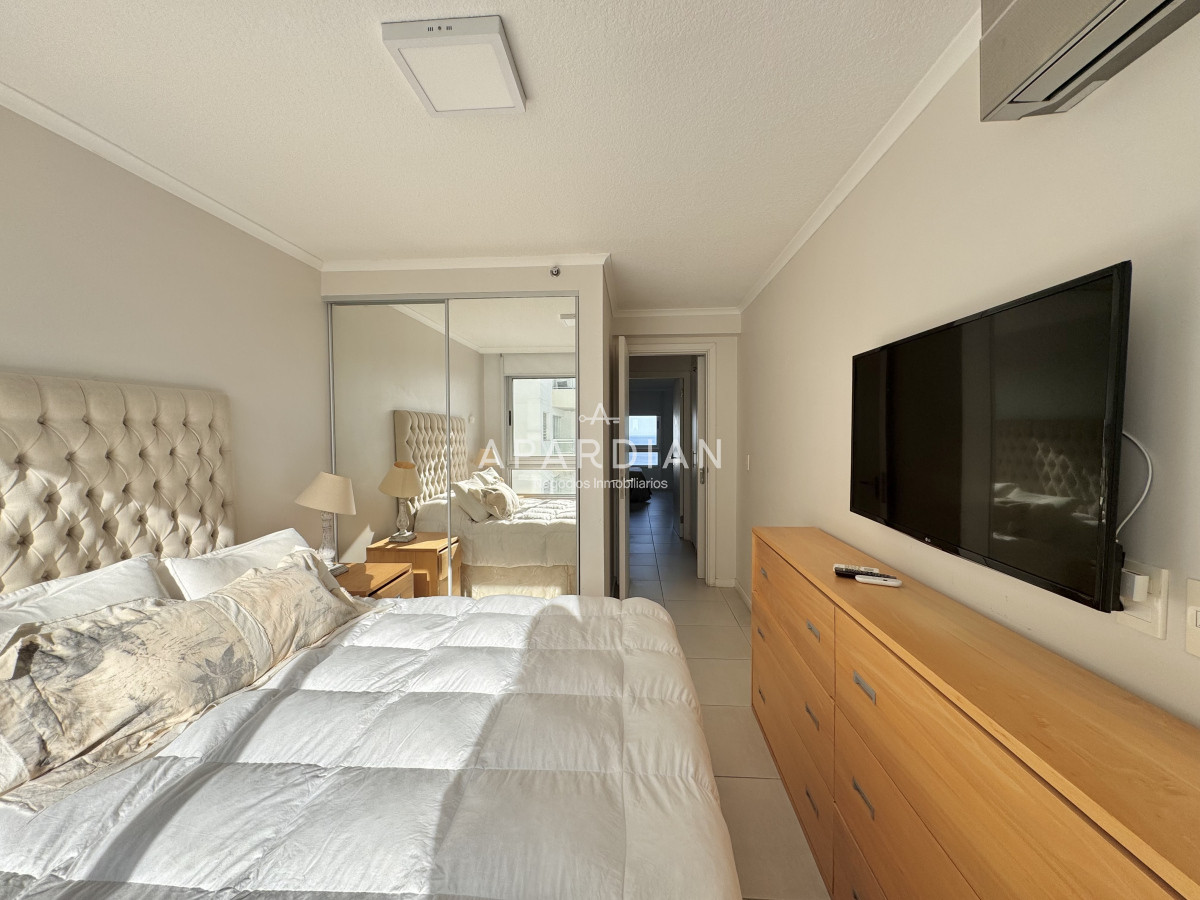 Apartamento ID.21099174 - Apartamento en venta 2 dormitorios Aidy Grill Punta del Este Ocean Drive piso alto vista al mar