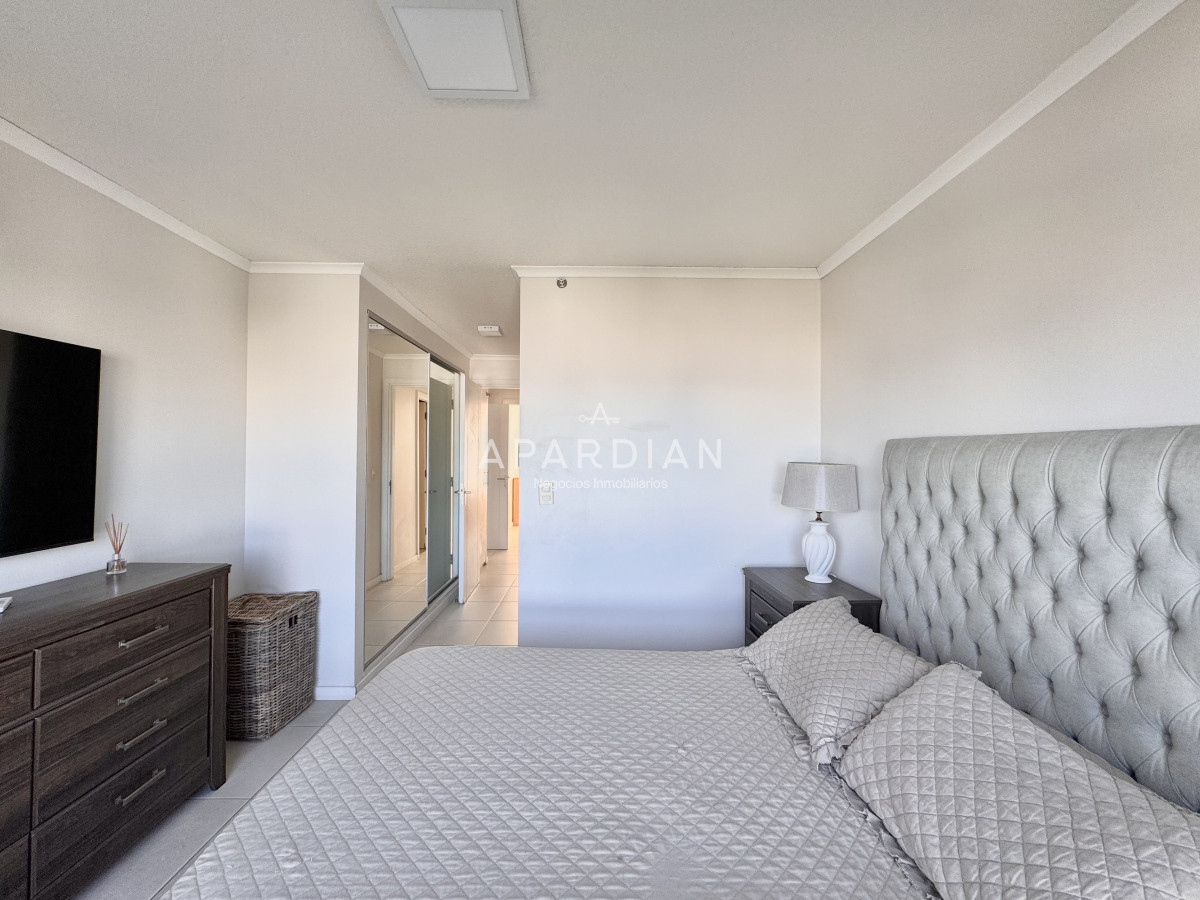 Apartamento ID.21099174 - Apartamento en venta 2 dormitorios Aidy Grill Punta del Este Ocean Drive piso alto vista al mar