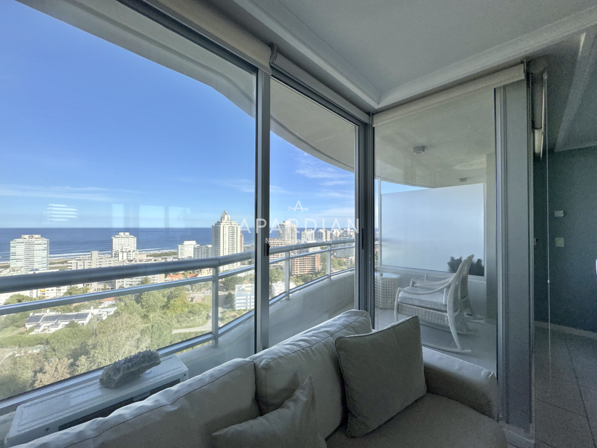 Apartamento ID.21099174 - Apartamento en venta 2 dormitorios Aidy Grill Punta del Este Ocean Drive piso alto vista al mar