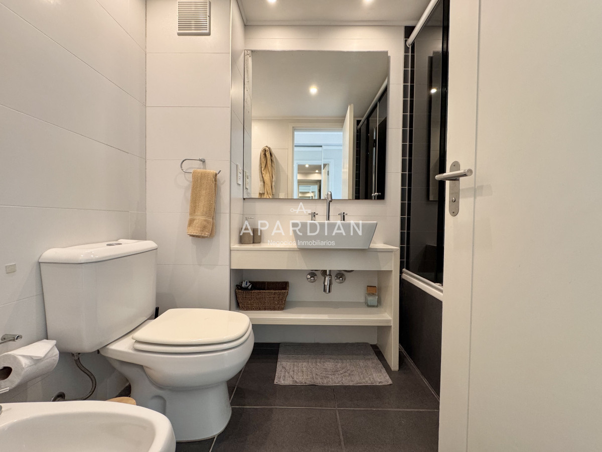 Apartamento ID.21099174 - Apartamento en venta 2 dormitorios Aidy Grill Punta del Este Ocean Drive piso alto vista al mar