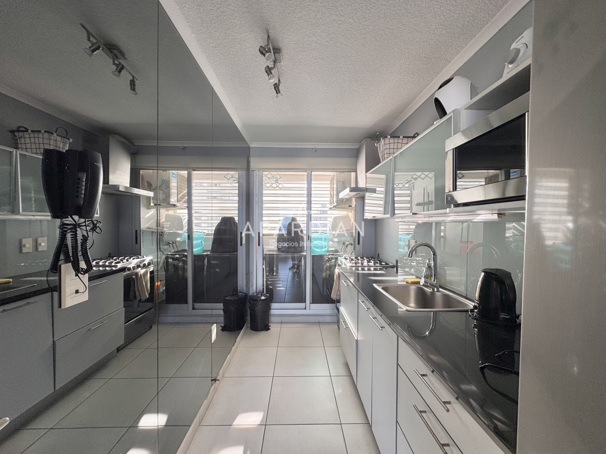 Apartamento ID.21099174 - Apartamento en venta 2 dormitorios Aidy Grill Punta del Este Ocean Drive piso alto vista al mar