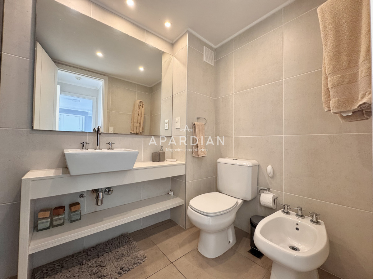 Apartamento ID.21099174 - Apartamento en venta 2 dormitorios Aidy Grill Punta del Este Ocean Drive piso alto vista al mar