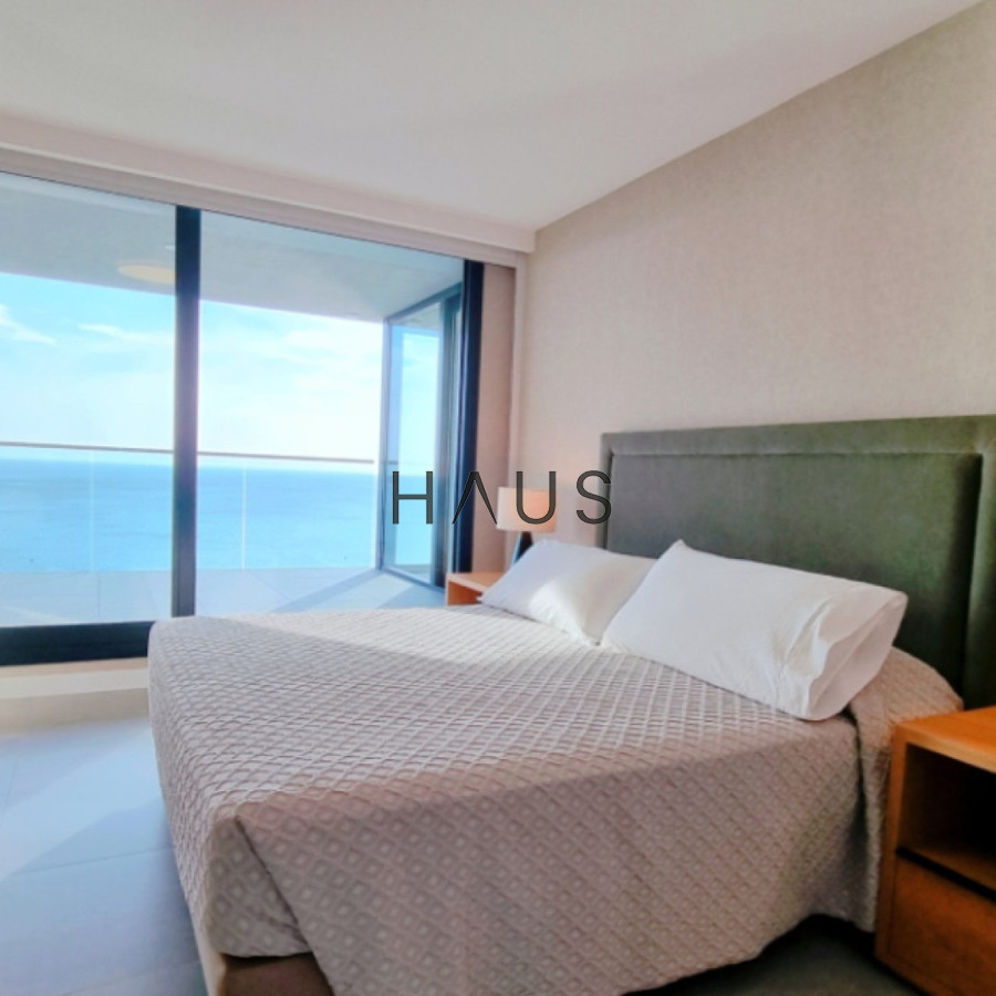 Apartamento ID.335 -  Tu Refugio en la Mansa: Elegancia y Confort a Pasos del Mar