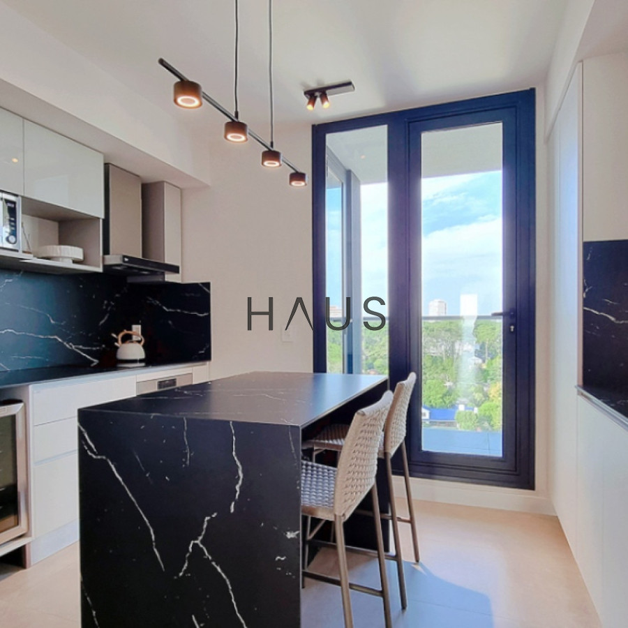 Apartamento ID.335 -  Tu Refugio en la Mansa: Elegancia y Confort a Pasos del Mar