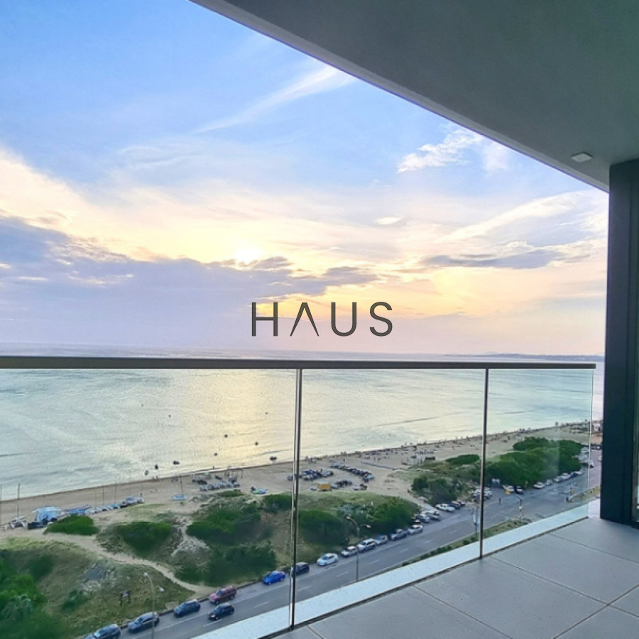 Apartamento ID.335 -  Tu Refugio en la Mansa: Elegancia y Confort a Pasos del Mar