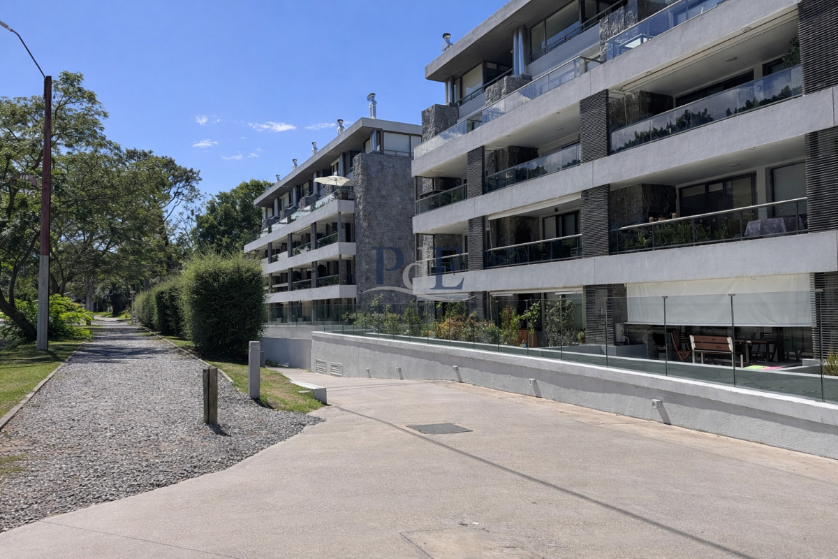 Apartamento en San Rafael | Planta con Terraza y Parrillero Exclusivo - Imagen 10