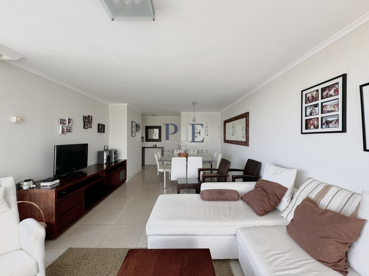 Apartamento en venta Ocean Drive Aidy Grill Punta del Este 3 dormitorios - Imagen 2