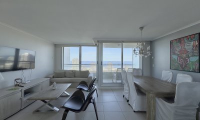 Apartamento en venta 2 dormitorios Aidy Grill Punta del Este Ocean Drive piso alto vista al mar