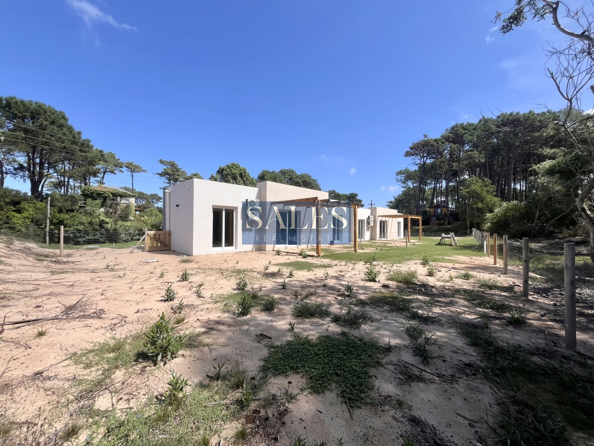 Casa ID.168 - Casas en venta en Chihuahua, Punta Ballena, a pasos mar.
