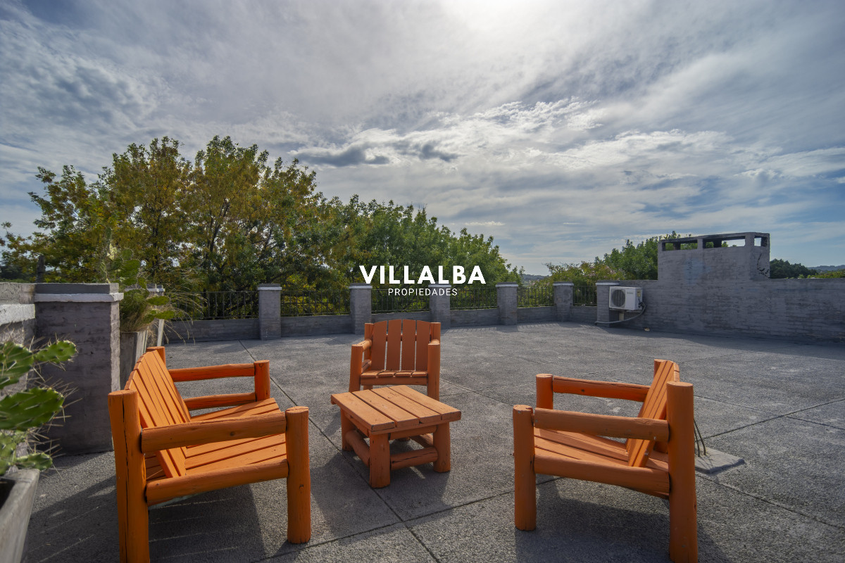 Apartamento ID.3650 - HERMOSA CASA EN VENTA 3 DORMITORIOS+ CASA DE HUESPEDES PISCINA Y PARRILLERO