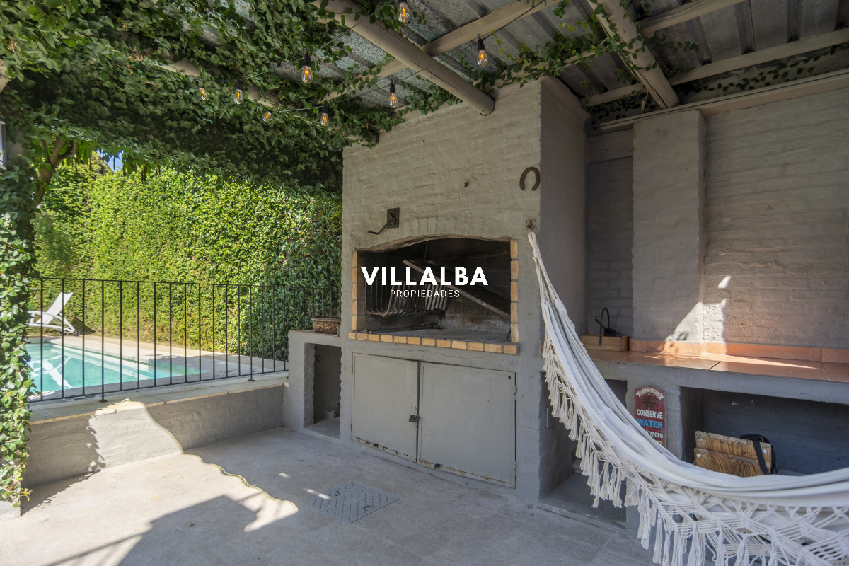 Apartamento ID.3650 - HERMOSA CASA EN VENTA 3 DORMITORIOS+ CASA DE HUESPEDES PISCINA Y PARRILLERO