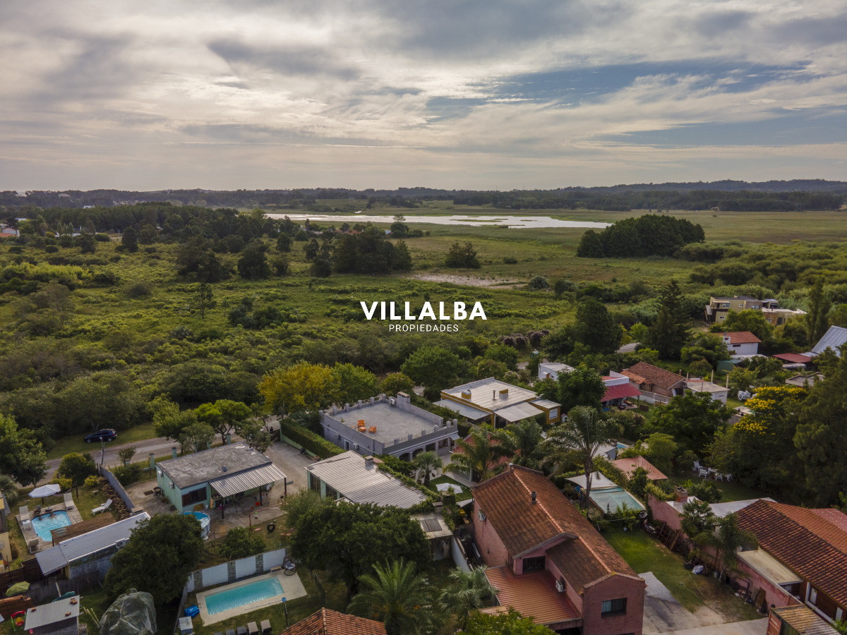 Apartamento ID.3650 - HERMOSA CASA EN VENTA 3 DORMITORIOS+ CASA DE HUESPEDES PISCINA Y PARRILLERO