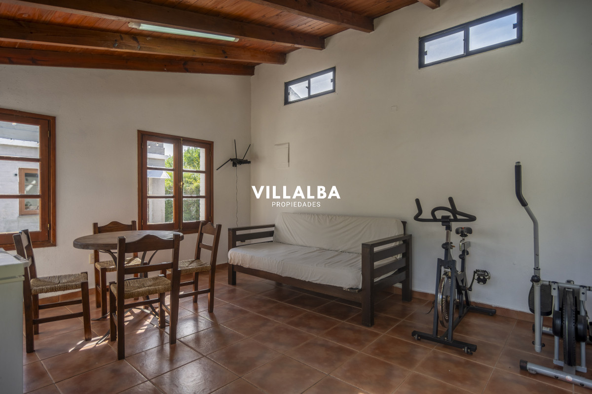 Apartamento ID.3650 - HERMOSA CASA EN VENTA 3 DORMITORIOS+ CASA DE HUESPEDES PISCINA Y PARRILLERO