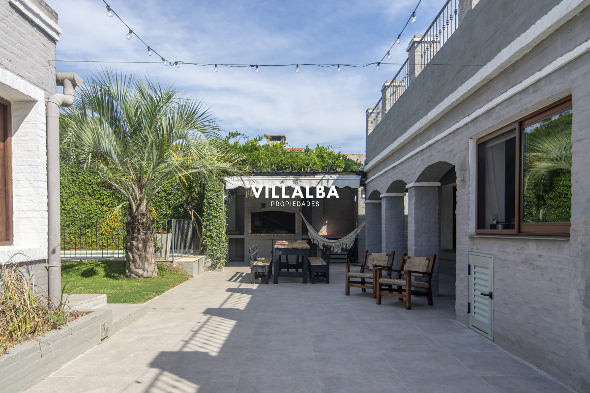 Apartamento ID.3650 - HERMOSA CASA EN VENTA 3 DORMITORIOS+ CASA DE HUESPEDES PISCINA Y PARRILLERO