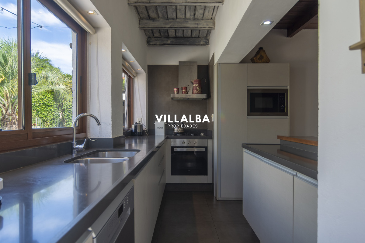 Apartamento ID.3650 - HERMOSA CASA EN VENTA 3 DORMITORIOS+ CASA DE HUESPEDES PISCINA Y PARRILLERO