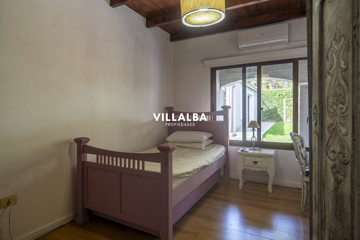 Apartamento ID.3650 - HERMOSA CASA EN VENTA 3 DORMITORIOS+ CASA DE HUESPEDES PISCINA Y PARRILLERO