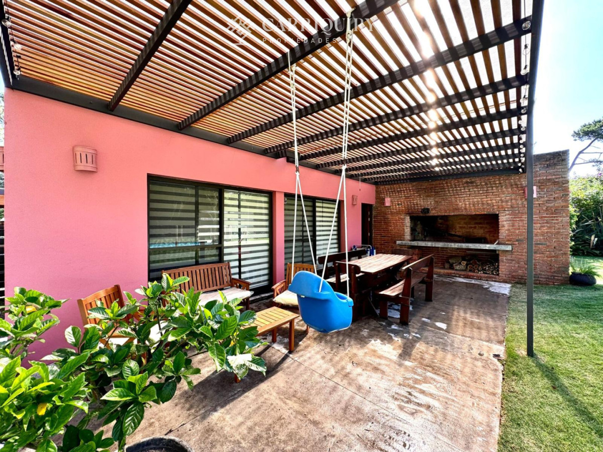 Casa ID.9274/Casa-en-alquiler-de-Anualde-4-dormitorios-en-Playa-Mansa--Punta-del-Este- - Casa 2 dormitorios en Playa Mansa, parrillero, piscina y jacuzzi.