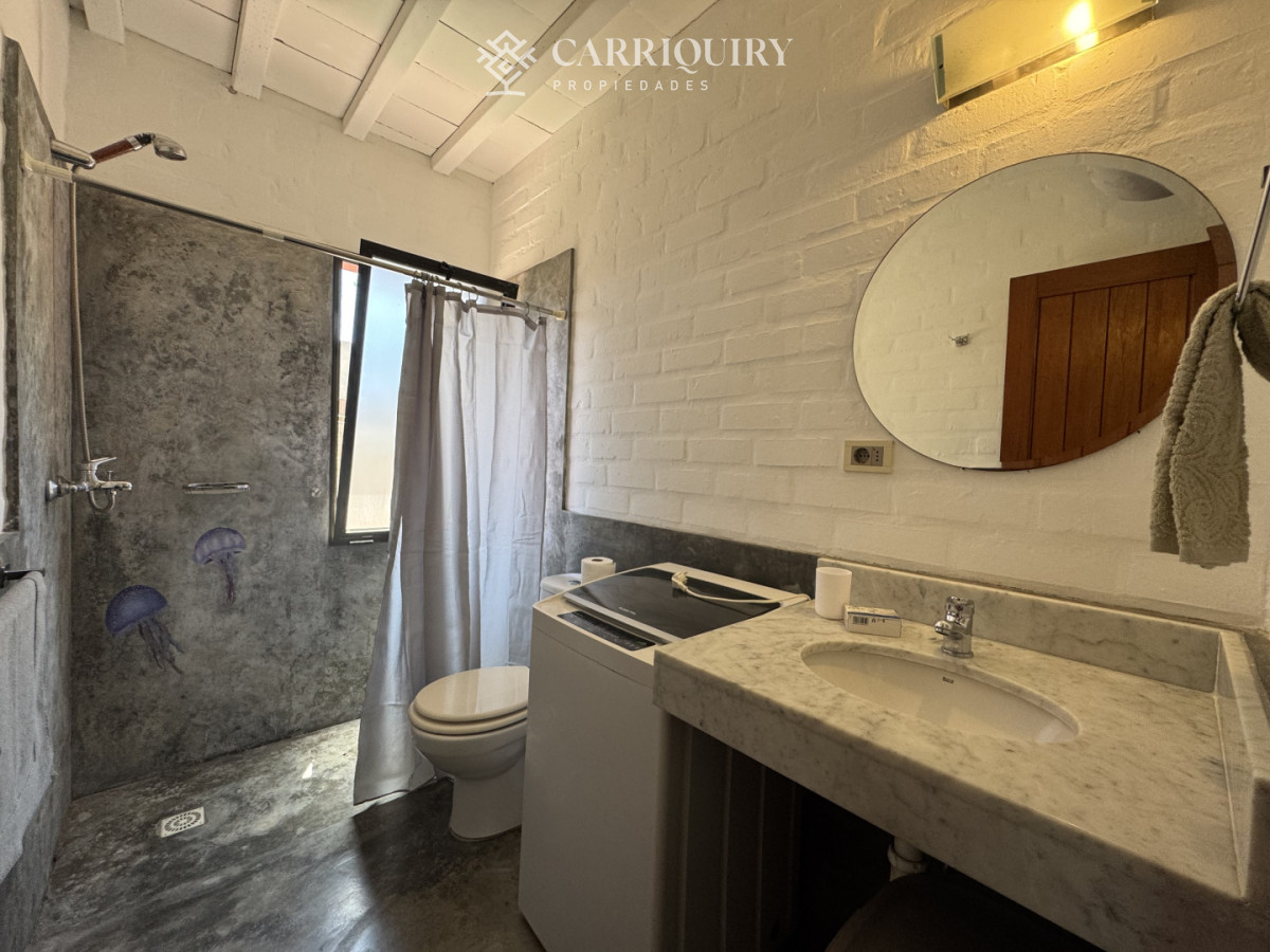 Casa ID.9274/Casa-en-alquiler-de-Anualde-4-dormitorios-en-Playa-Mansa--Punta-del-Este- - Casa 2 dormitorios en Playa Mansa, parrillero, piscina y jacuzzi.